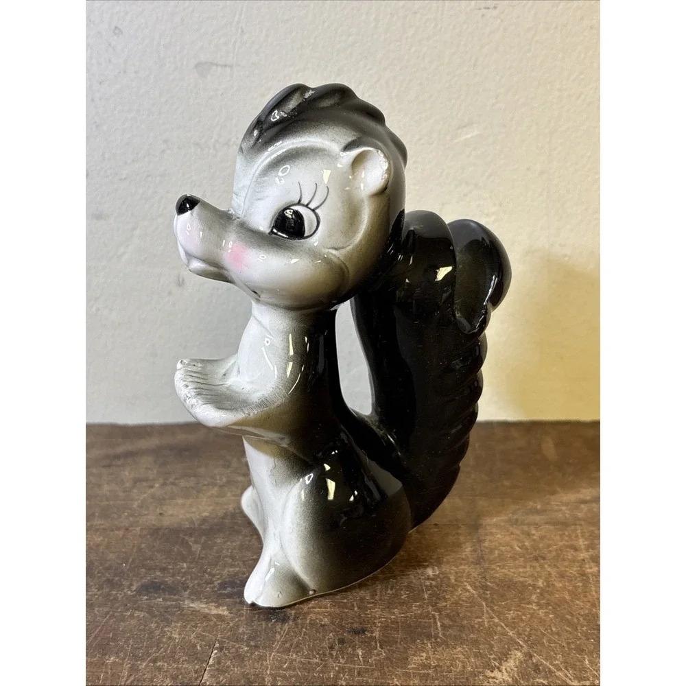 Vintage Figurine - Ceramic Skunk - Card Holder Whimsical Kitschy Eyelashes